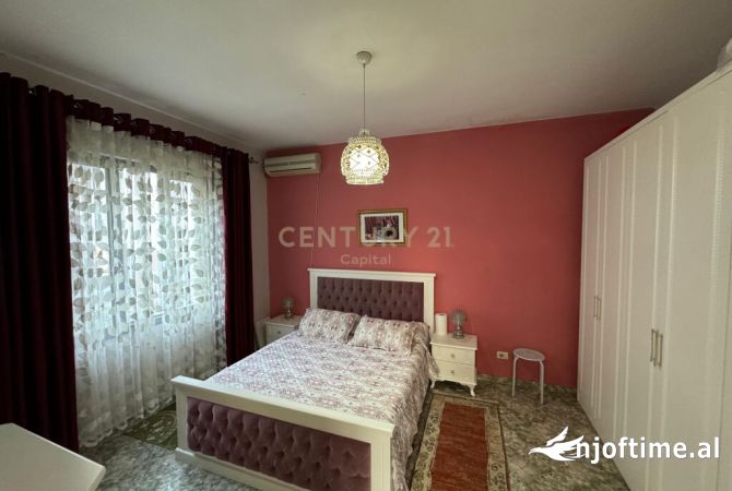 Shtepi me qera Vila Luksoze ne Tirane, 2+1, Mobilimi E mobiluar, Pagesa 1,700  Euro.