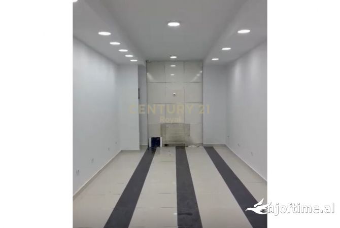 JAPIM ME QIRA AMBIENT KOMERCIAL 104M2 NE RRUGEN MYSLYM SHYRI