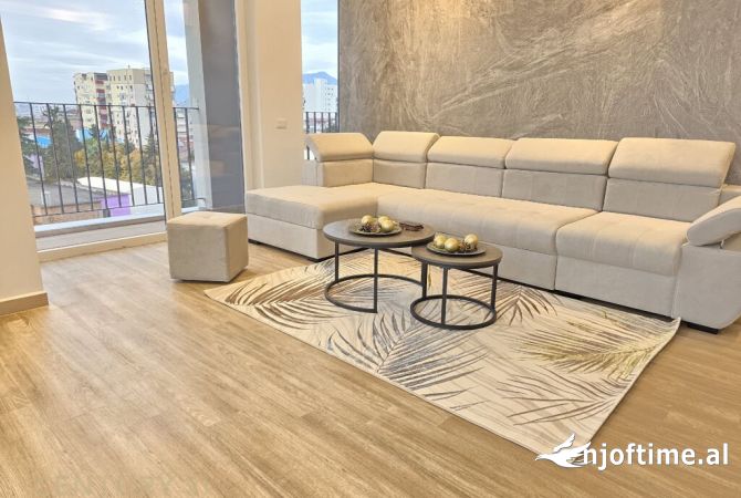 Japim me qira apartament 2+1+2 +post parkimi prane Pazarit te Ri !