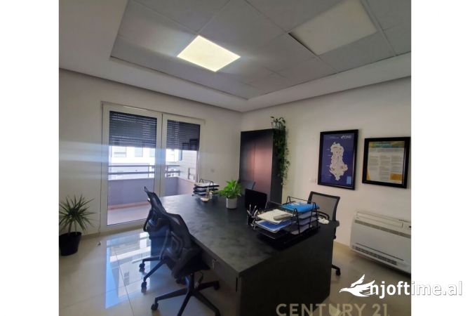 Ambient biznesi me qera 1+1 ne Tirane - 2,500 Euro