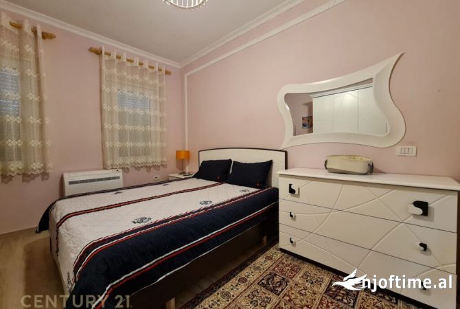 Shtepi ne shitje Apartament ne Tirane, 2+1, Mobilimi E mobiluar, Pagesa 198,000  Euro.