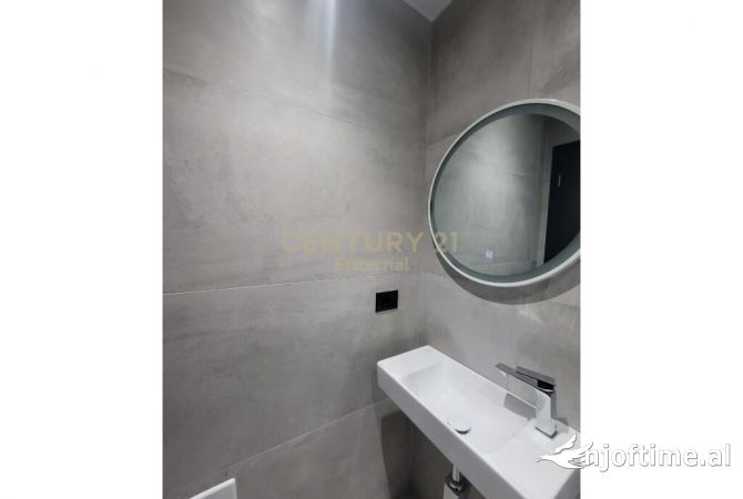 Shtepi ne shitje Apartament ne Tirane, Garsoniere, Mobilimi E mobiluar, Pagesa 268,000  Euro.