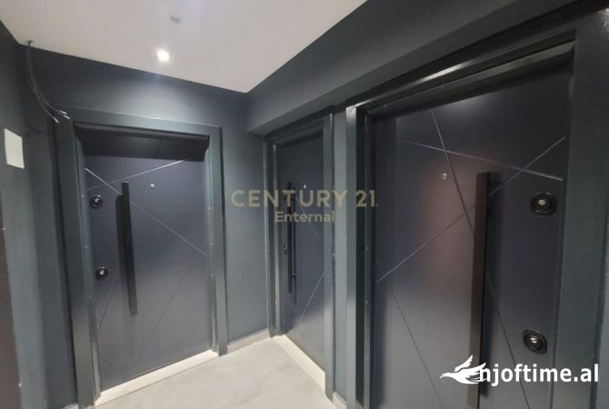 Shtepi ne shitje Apartament ne Tirane, Garsoniere, Mobilimi E mobiluar, Pagesa 268,000  Euro.