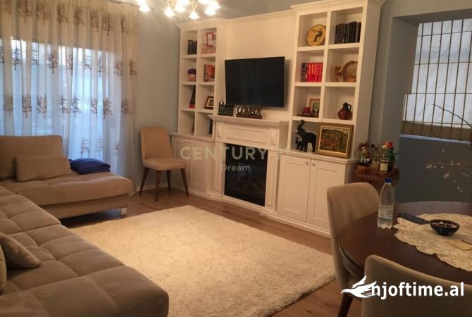 Shtepi me qera Apartament ne Tirane, 2+1, Mobilimi E mobiluar, Pagesa 750  Euro.
