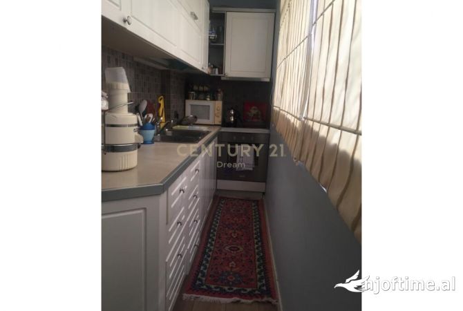 Shtepi me qera Apartament ne Tirane, 2+1, Mobilimi E mobiluar, Pagesa 750  Euro.