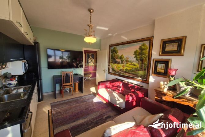 Shtepi ne shitje Apartament ne Tirane, 4+1, Mobilimi E mobiluar, Pagesa 376,000  Euro.