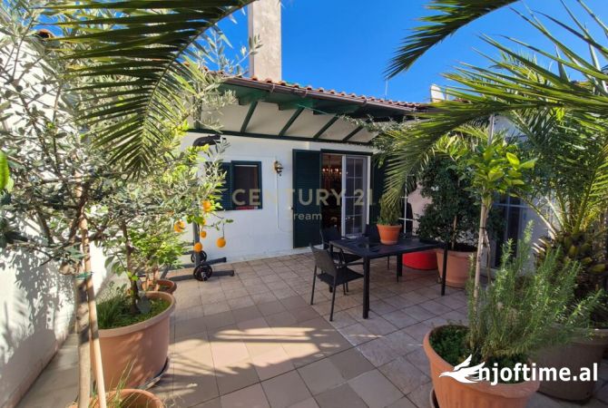 Shtepi ne shitje Apartament ne Tirane, 4+1, Mobilimi E mobiluar, Pagesa 376,000  Euro.