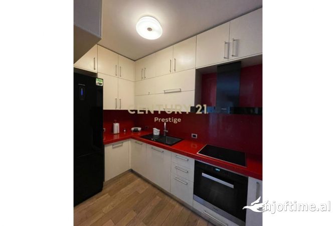 Shtepi me qera Apartament ne Tirane, 4+1, Mobilimi E mobiluar, Pagesa 3,000  Euro.