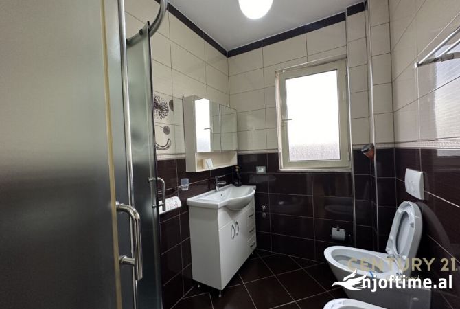 Shtepi me qera Apartament ne Tirane, 2+1, Mobilimi E mobiluar, Pagesa 1,000  Euro.