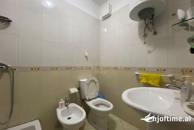 Shtepi ne shitje Apartament ne Tirane, 2+1, Mobilimi E mobiluar, Pagesa 162,000  Euro.