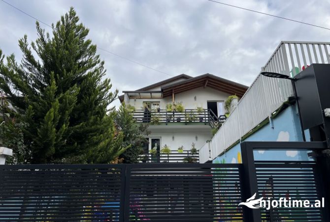 Ambient biznesi me qera 2+1 ne Tirane - 2,200 Euro