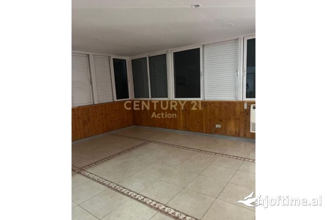 Shtepi ne shitje Apartament ne Tirane, 2+1, Mobilimi Pjeserisht e mobiluar, Pagesa 250,000  Euro.