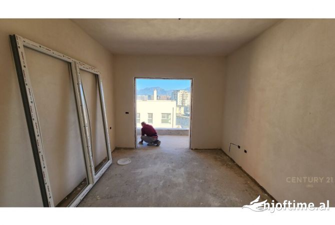 Shtepi ne shitje Apartament ne Tirane, 2+1, Mobilimi Bosh, pa mobiluar, Pagesa 154,800  Euro.