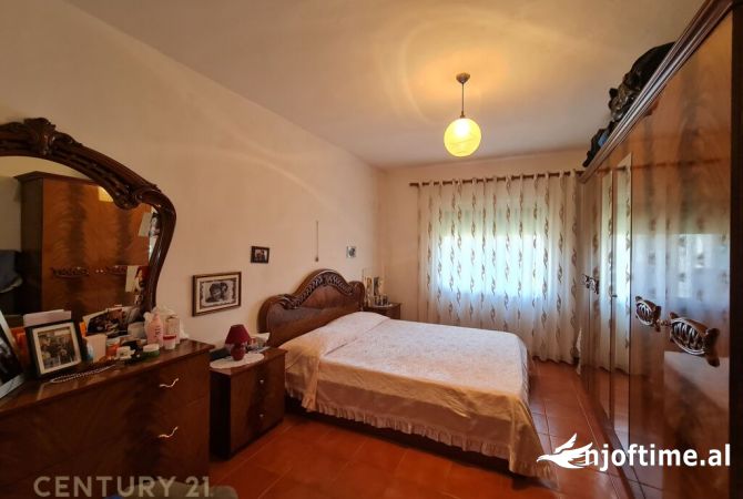 Shtepi ne shitje Apartament ne Tirane, 3+1, Mobilimi E mobiluar, Pagesa 237,000  Euro.