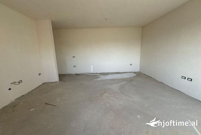 Shtepi ne shitje Apartament ne Tirane, 2+1, Mobilimi Bosh, pa mobiluar, Pagesa 160,000  Euro.