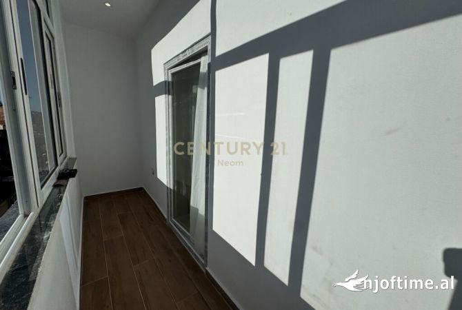 Shtepi ne shitje Apartament ne Tirane, 1+1, Mobilimi Bosh, pa mobiluar, Pagesa 125,000  Euro.