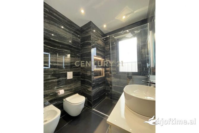 Shtepi me qera Apartament ne Tirane, 2+1, Mobilimi E mobiluar, Pagesa 900  Euro.