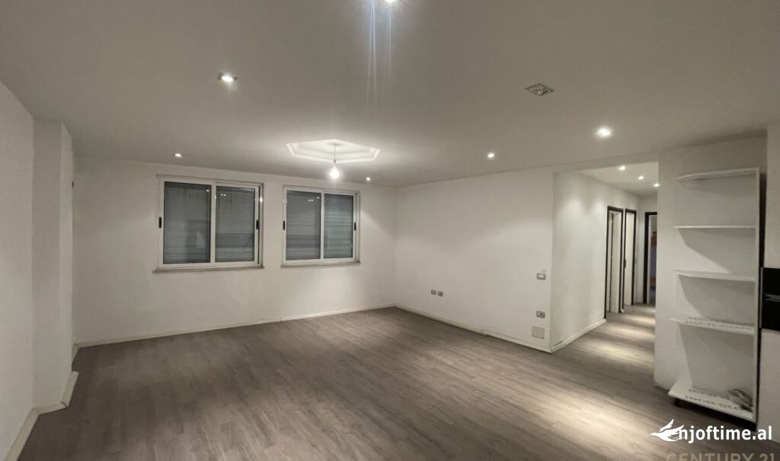 Shtepi ne shitje Apartament ne Tirane, 2+1, Mobilimi Bosh, pa mobiluar, Pagesa 75,000  Euro.