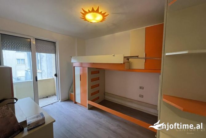 Shtepi ne shitje Apartament ne Tirane, 2+1, Mobilimi Bosh, pa mobiluar, Pagesa 75,000  Euro.