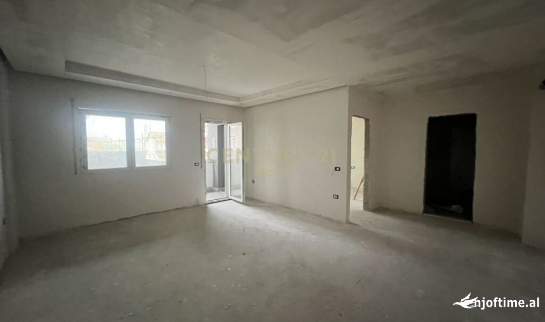 Shtepi ne shitje Apartament ne Tirane, 1+1, Mobilimi Bosh, pa mobiluar, Pagesa 115,000  Euro.