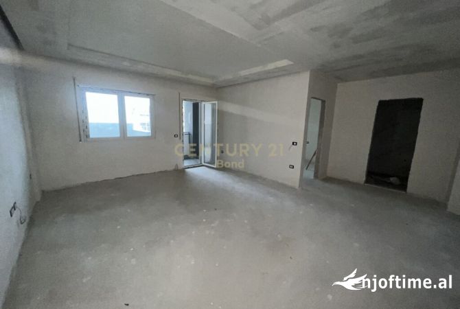 Shtepi ne shitje Apartament ne Tirane, 1+1, Mobilimi Bosh, pa mobiluar, Pagesa 115,000  Euro.