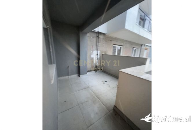 Shtepi ne shitje Apartament ne Tirane, 1+1, Mobilimi Bosh, pa mobiluar, Pagesa 115,000  Euro.
