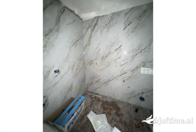 Shtepi ne shitje Apartament ne Tirane, 1+1, Mobilimi Bosh, pa mobiluar, Pagesa 115,000  Euro.