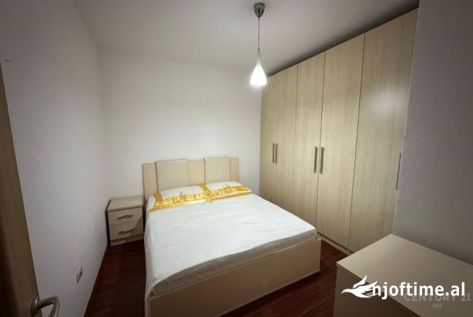 Shtepi ne shitje Apartament ne Tirane, 2+1, Mobilimi E mobiluar, Pagesa 250,000  Euro.