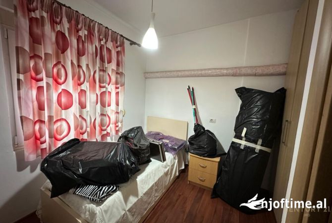Shtepi ne shitje Apartament ne Tirane, 2+1, Mobilimi E mobiluar, Pagesa 250,000  Euro.