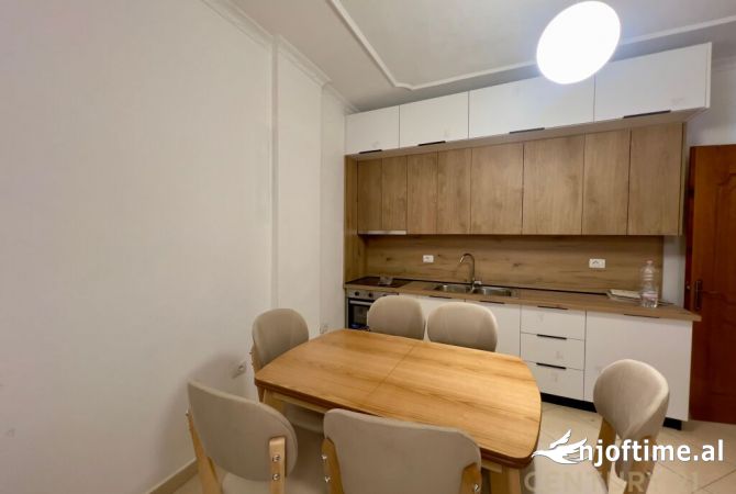 Shtepi me qera 2+1 ne Tirane - 700 Euro