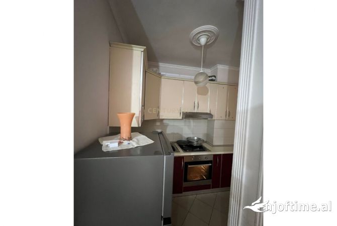 Shtepi ne shitje Apartament ne Tirane, 2+1, Mobilimi E mobiluar, Pagesa 120,000  Euro.