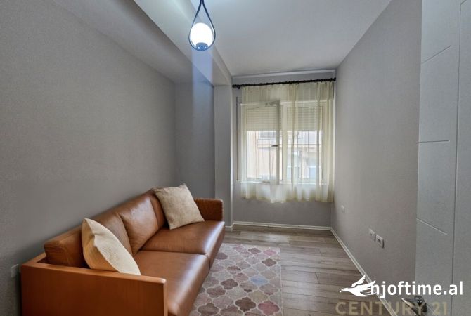 Shtepi me qera Apartament ne Tirane, 2+1, Mobilimi E mobiluar, Pagesa 700  Euro.