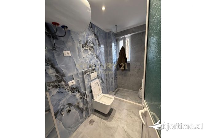 Shtepi ne shitje Apartament ne Tirane, 2+1, Mobilimi Bosh, pa mobiluar, Pagesa 185,000  Euro.