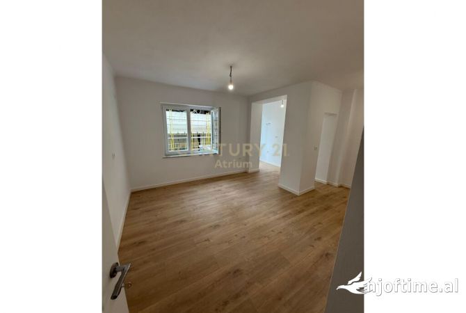 Shtepi ne shitje Apartament ne Tirane, 2+1, Mobilimi Bosh, pa mobiluar, Pagesa 185,000  Euro.