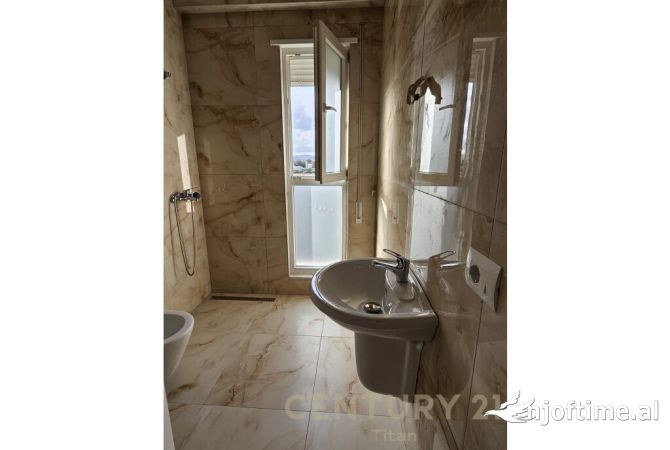 Shtepi ne shitje Apartament ne Tirane, 2+1, Mobilimi Bosh, pa mobiluar, Pagesa 172,000  Euro.