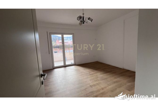 Shtepi me qera Apartament ne Tirane, 2+1, Mobilimi Bosh, pa mobiluar, Pagesa 500  Euro.