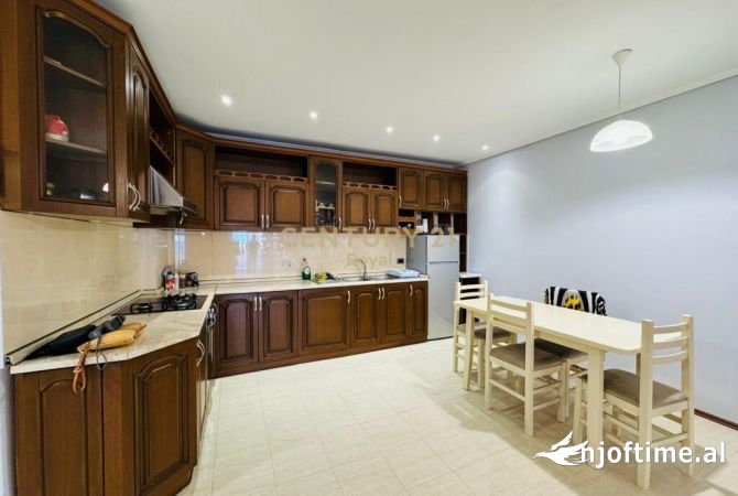 Shtepi me qera 2+1 ne Tirane - 800 Euro