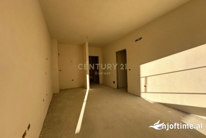 Shtepi ne shitje Apartament ne Tirane, 2+1, Mobilimi Bosh, pa mobiluar, Pagesa 103,000  Euro.