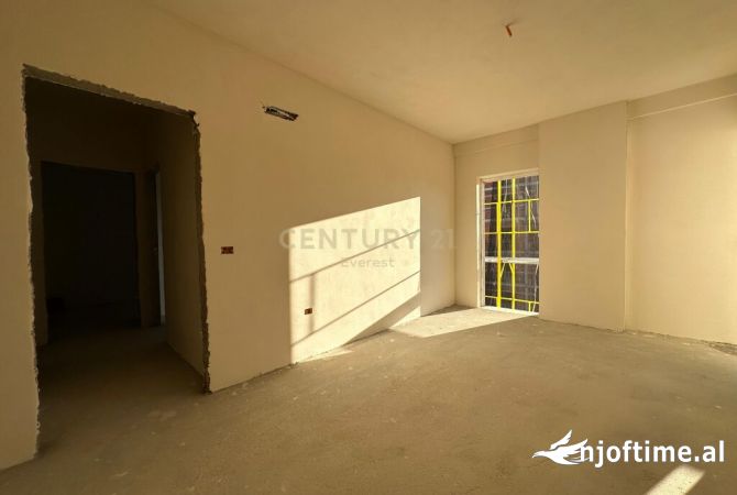 Shtepi ne shitje Apartament ne Tirane, 2+1, Mobilimi Bosh, pa mobiluar, Pagesa 103,000  Euro.