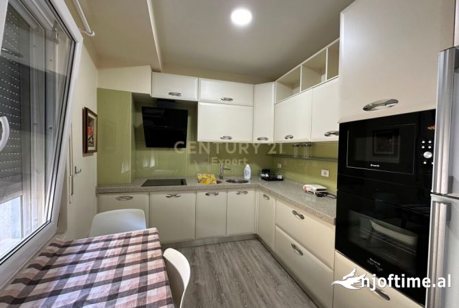 Shtepi me qera Apartament ne Tirane, 2+1, Mobilimi E mobiluar, Pagesa 900  Euro.