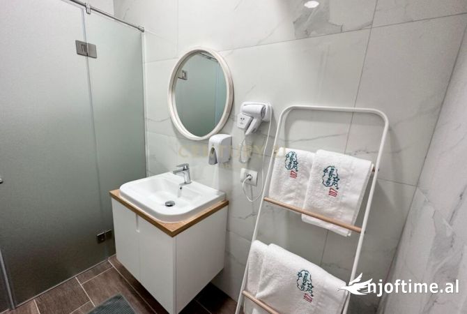 Shtepi me qera Apartament ne Tirane, 4+1, Mobilimi E mobiluar, Pagesa 1,000  Euro.