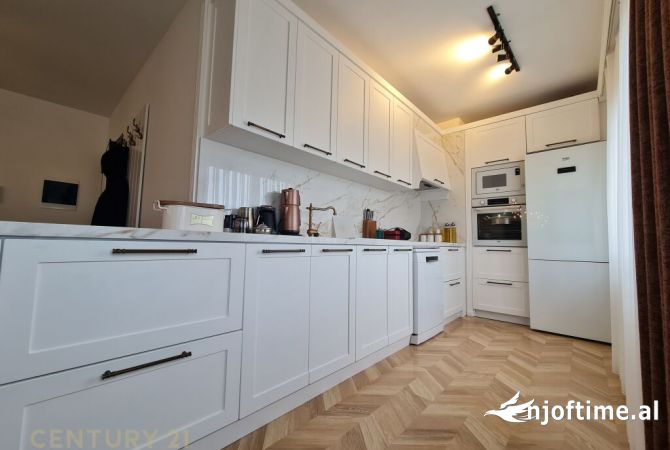 Shtepi ne shitje Apartament ne Tirane, 3+1, Mobilimi E mobiluar, Pagesa 365,000  Euro.