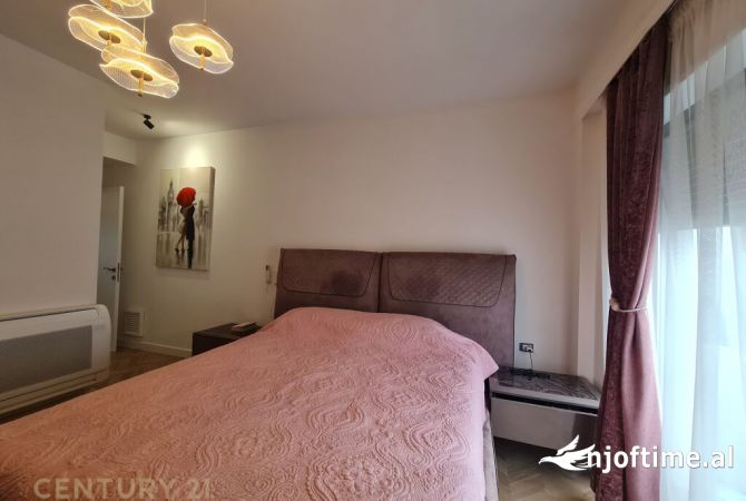 Shtepi ne shitje Apartament ne Tirane, 3+1, Mobilimi E mobiluar, Pagesa 365,000  Euro.