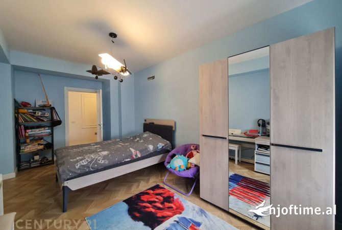Shtepi ne shitje Apartament ne Tirane, 3+1, Mobilimi E mobiluar, Pagesa 365,000  Euro.