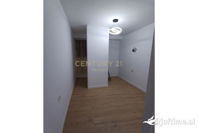 Apartment for sale in Tirana 4+1, Emty