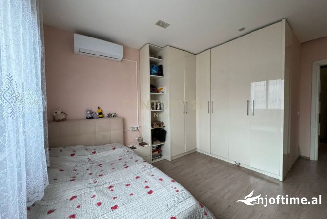 Shtepi ne shitje Apartament ne Tirane, 3+1, Mobilimi Bosh, pa mobiluar, Pagesa 245,000  Euro.