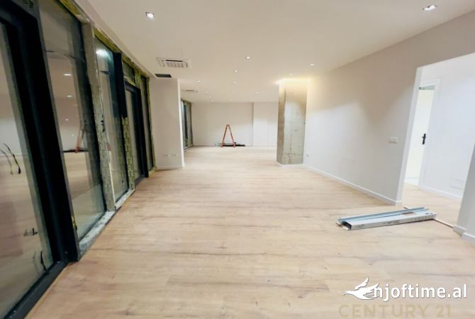 Ambient biznesi me qera 3+1 ne Tirane - 1,500 Euro