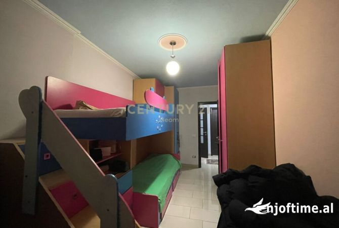 Shtepi ne shitje Apartament ne Tirane, 2+1, Mobilimi E mobiluar, Pagesa 140,000  Euro.