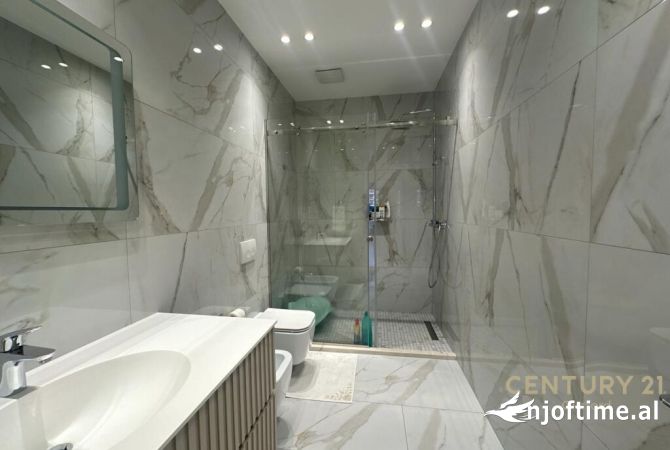 Shtepi ne shitje Apartament ne Tirane, 3+1, Mobilimi E mobiluar, Pagesa 380,000  Euro.