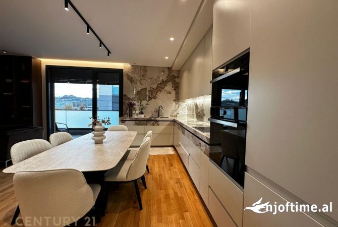 Shtepi ne shitje Vila Luksoze ne Tirane, 3+1, Mobilimi E mobiluar, Pagesa 486,000  Euro.